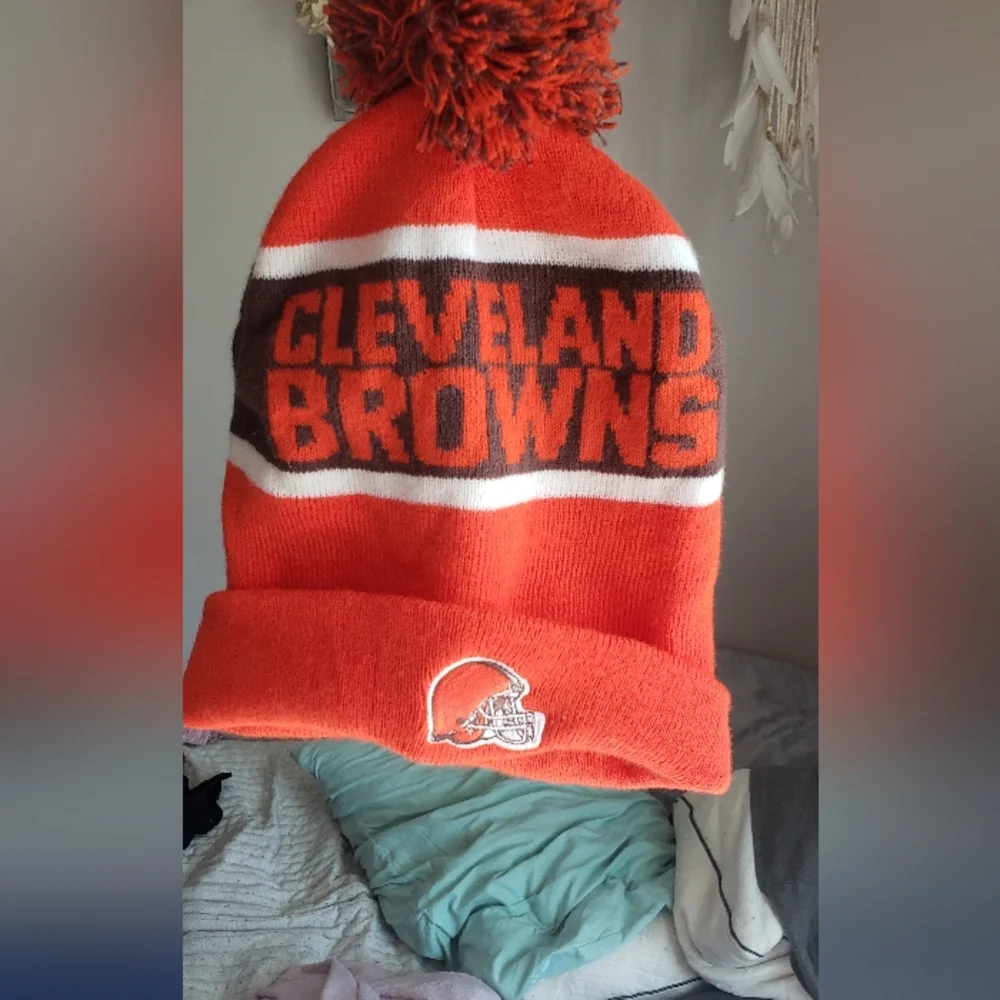 Miscellaneous items Nike Belt, stash can, Browns hat, Iphone 15 Max Pro Case